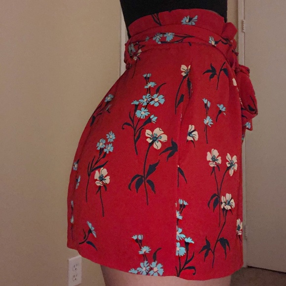 ZARA Red Floral Shorts - Picture 2 of 2